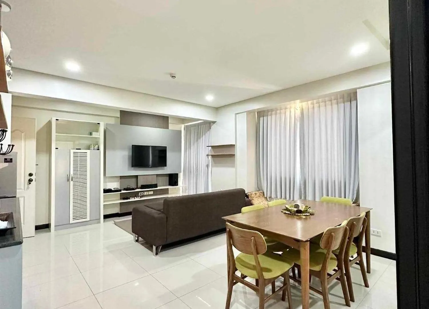 Kelsey'S Homestay At Magallanes Residences Condominium Davao City